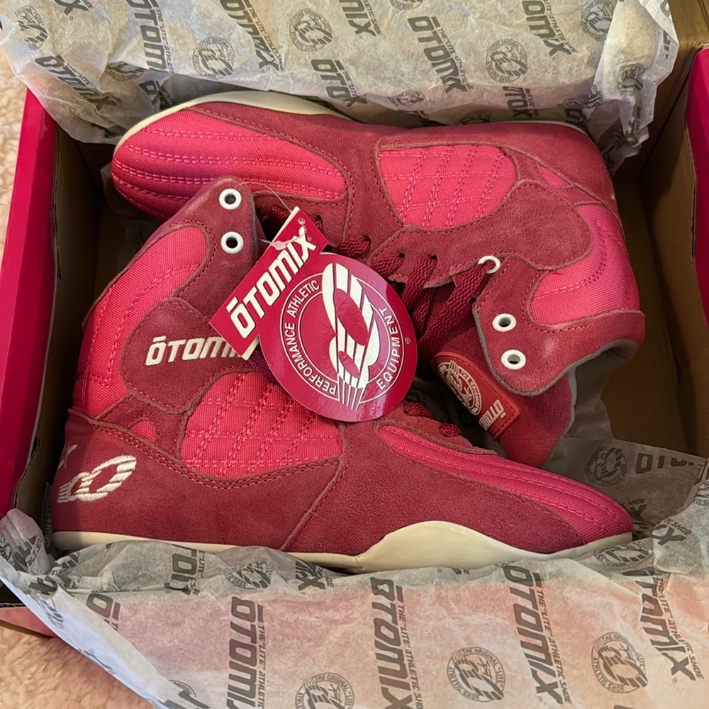 Otomix Stingray mixed martial arts shoes - weightlifting pink NWT size 7.5